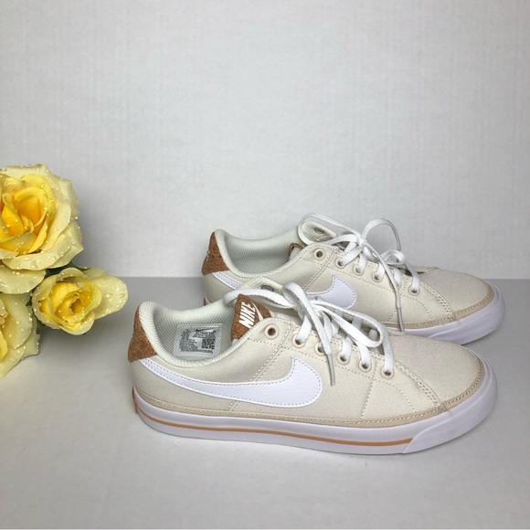 Nike Youth Yellow Sneakers - Picture 2 of 6